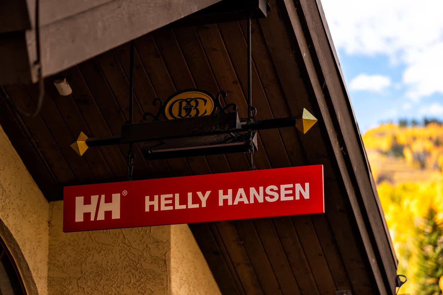Kontoor Brands: Improving Slow Growth Outlook With Helly Hansen Acquisition