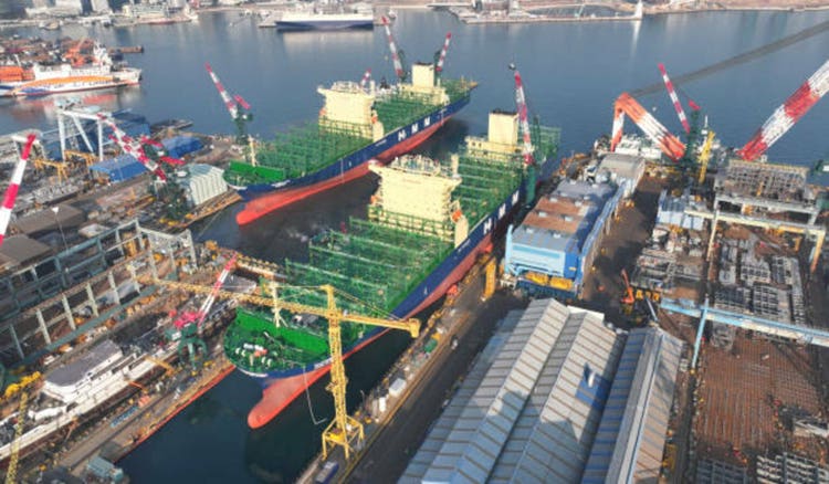 shipbuilding in dry dock