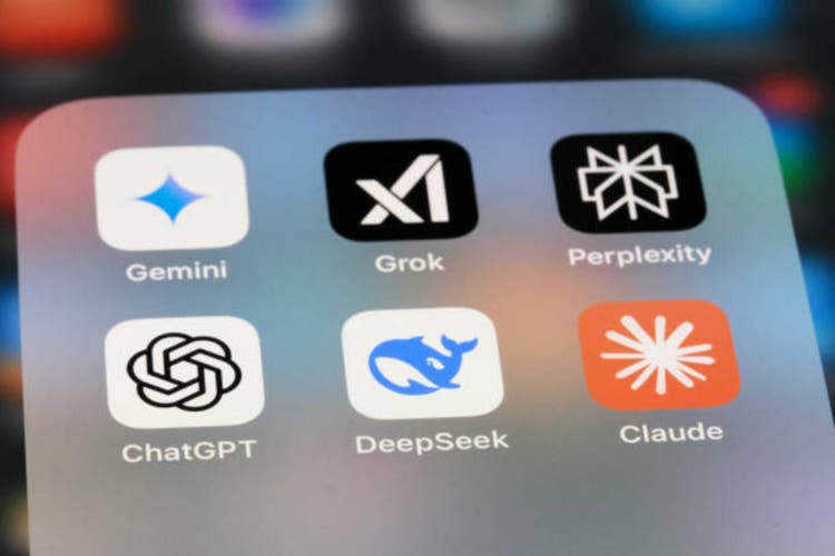 DeepSeek, ChatGPT, Gemini, Grok, Claude and Perplexity AI apps. Assorted AI mobile apps