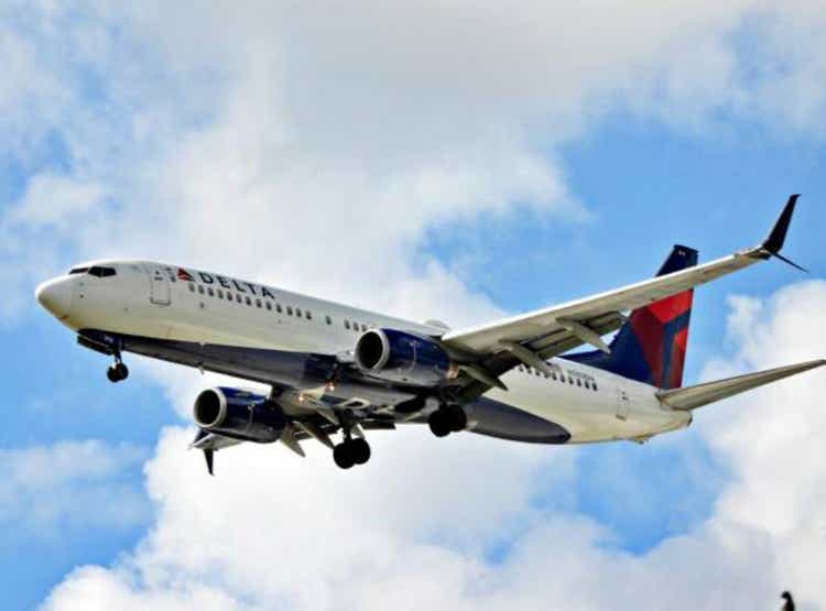 1999 Boeing 737-832 Delta Air Lines