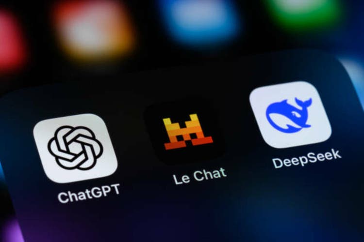 Artificial Intelligence AI Assistant Apps - OpenAI ChatGPT, Mistral AI Le Chat, DeepSeek