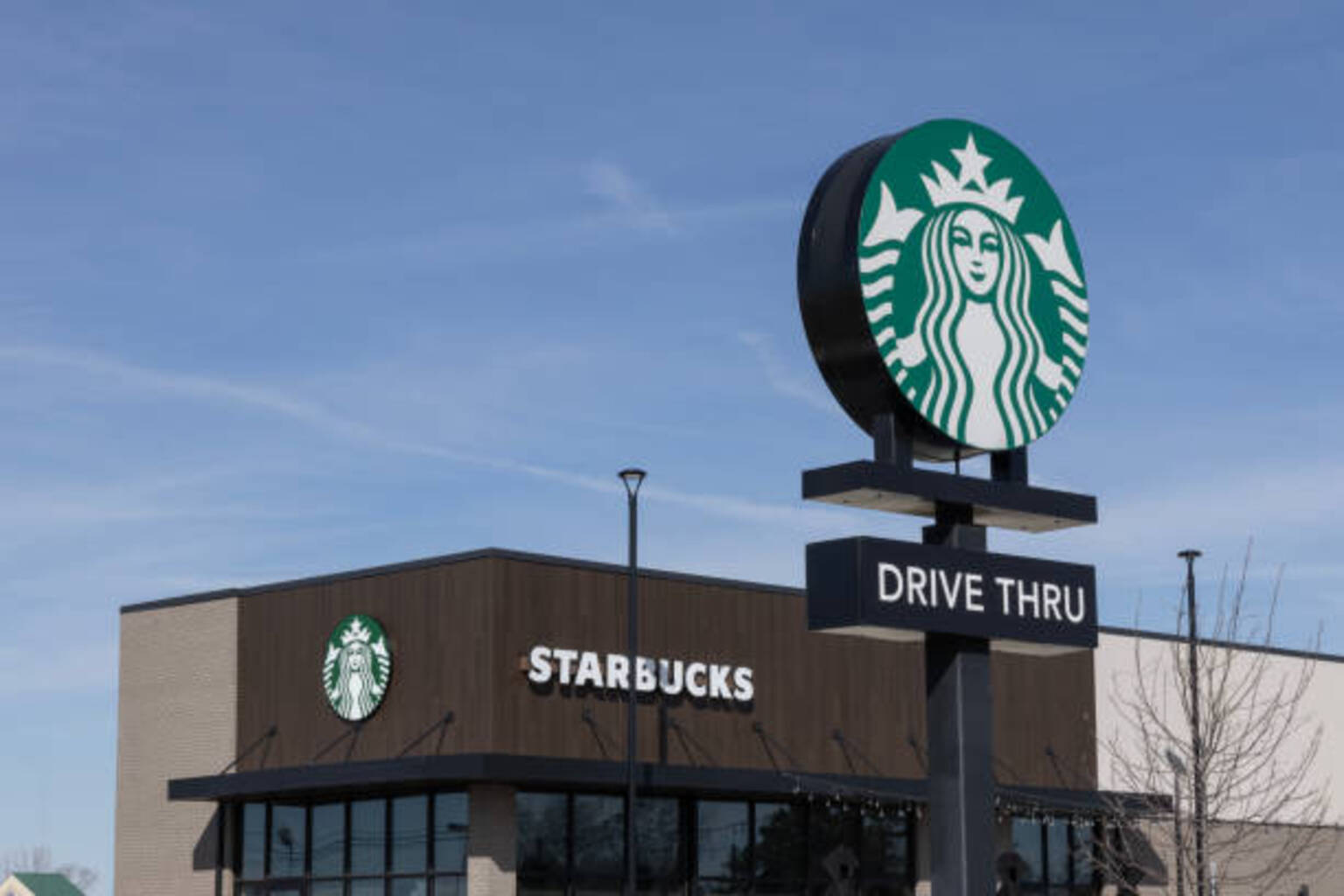 Starbucks stock jumps after reporting fourth straight quarter of positive comparable sales and raising full-year outlook; CEO Brian Niccol highlights measurable momentum.