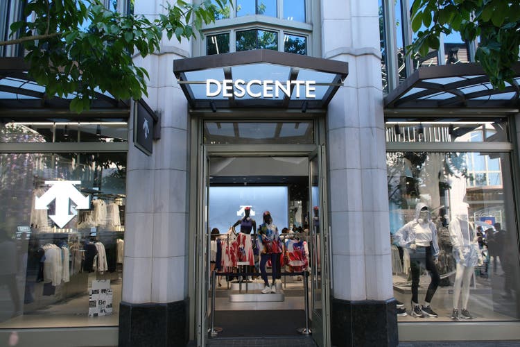 Descente clothing store facade