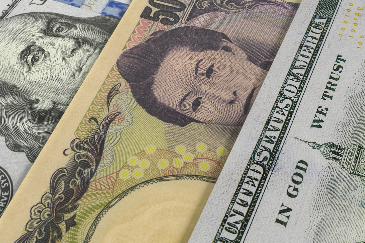 USD/JPY Drops Below 155.00: Has The 2025 Yearly Top Been Reached? (null:USD: JPY) | Seeking Alpha