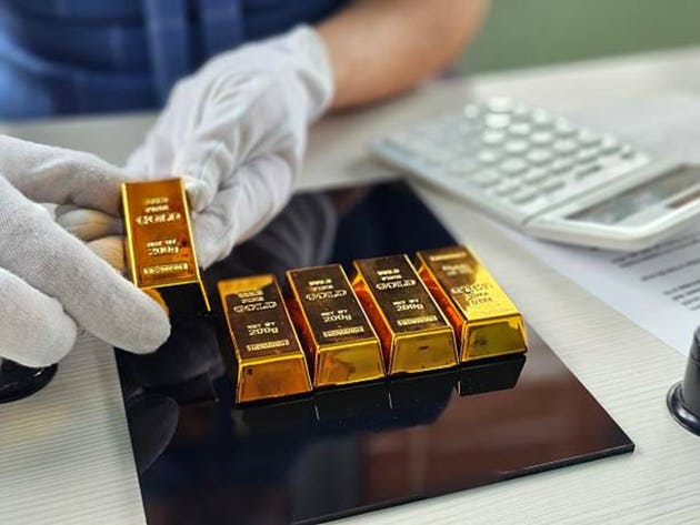 UBS lifts gold upside target to ,900/oz, maintains bullish view and long position