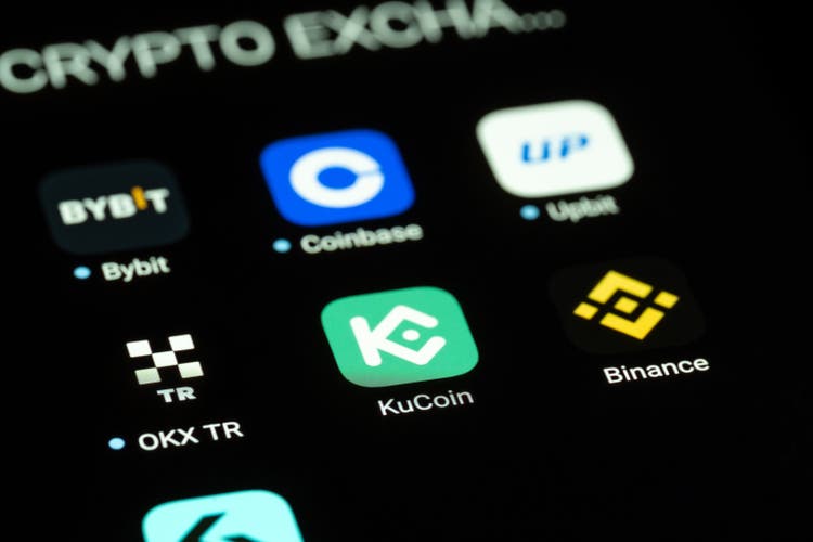 KuCoin crypto exchange app and other cryptocurrency exchange apps on smartphone