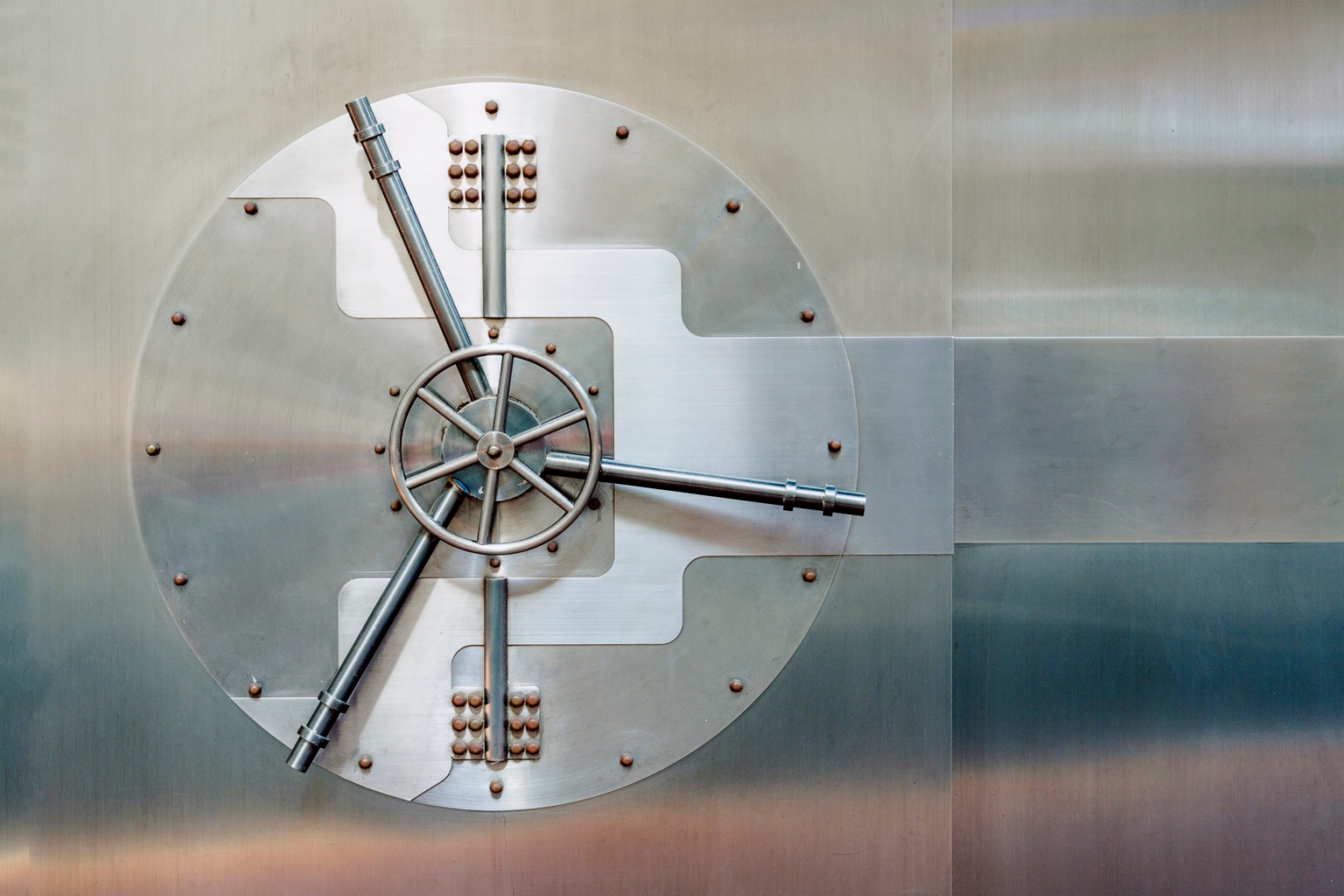 Big Banks Outperform Sector, But Risks Shine Bright