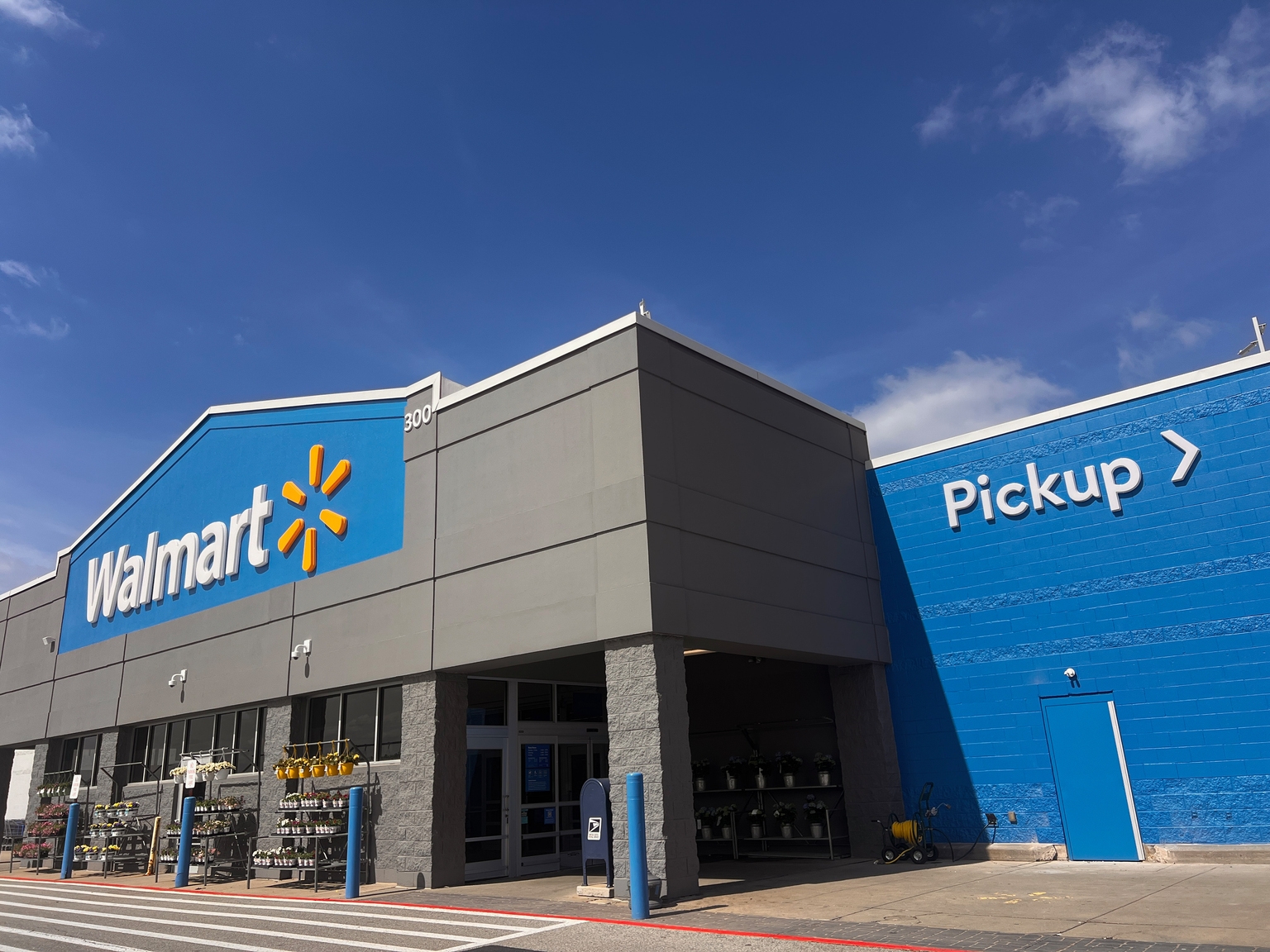 Walmart CEO Rejects Dynamic Pricing Amid AI Expansion