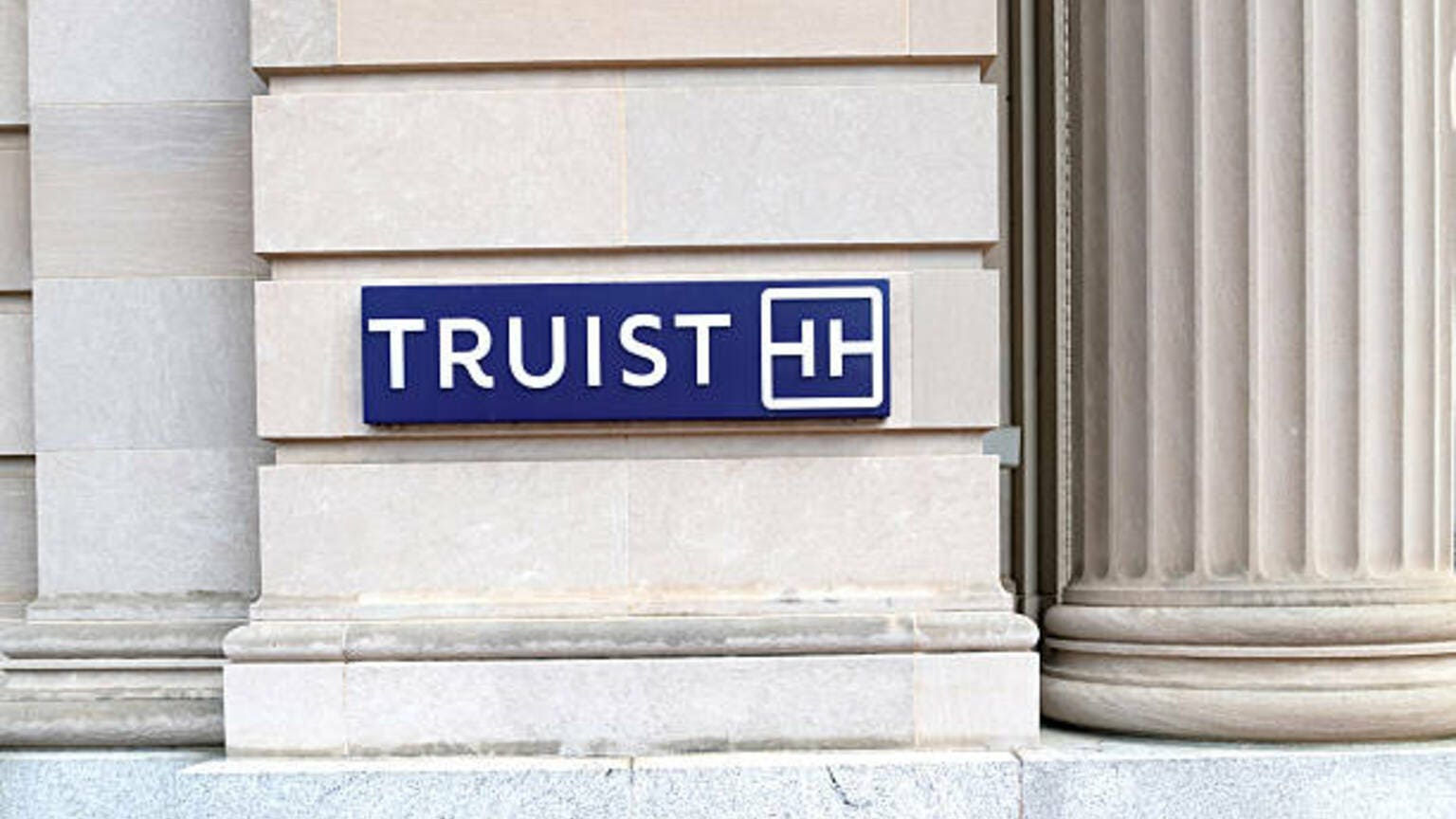 Truist Bank Preferreds Reviewed: All Rated Hold (NYSE:TFC) | Seeking Alpha