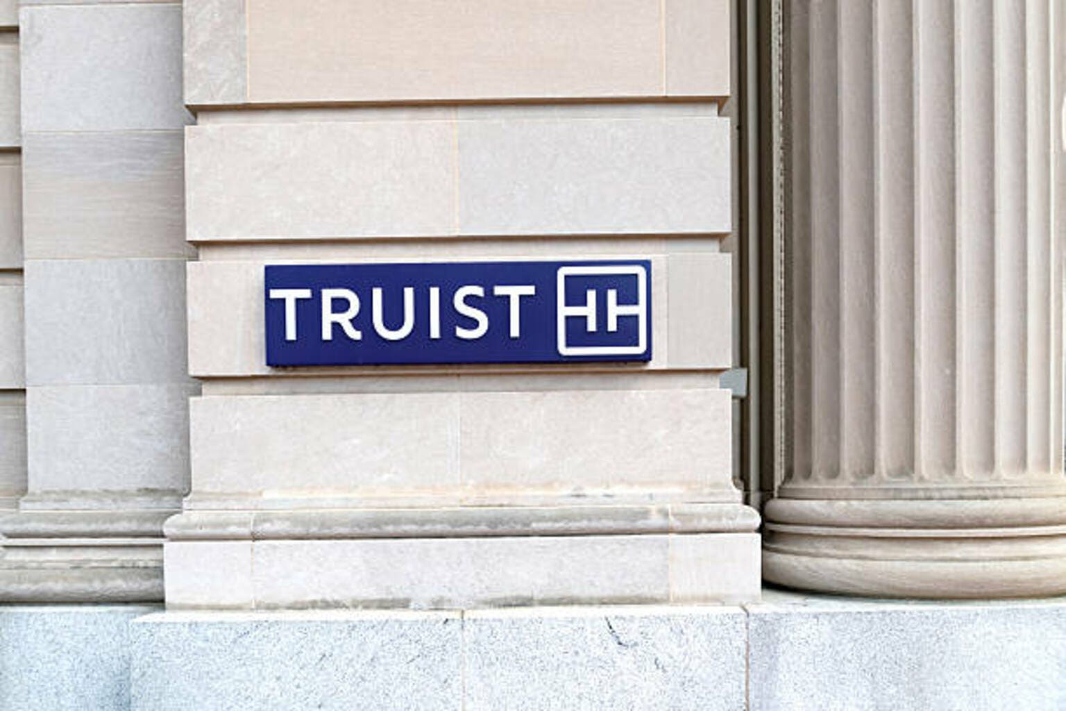 Truist Financial Preferreds Update: Hold Ratings Stay Even With Better Yields (NYSE:TFC) Truist Financial Preferreds Update: Hold Ratings Stay Even With Better Yields (NYSE:TFC)