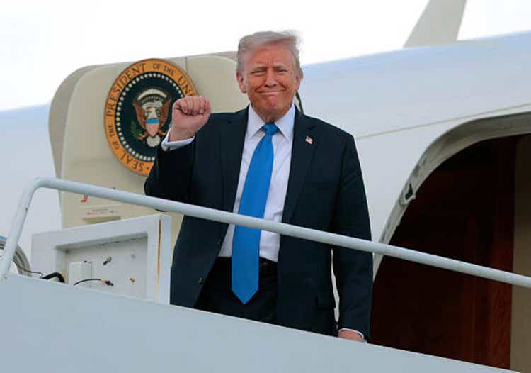 President Trump addresses the graduation chapter at Alabama University