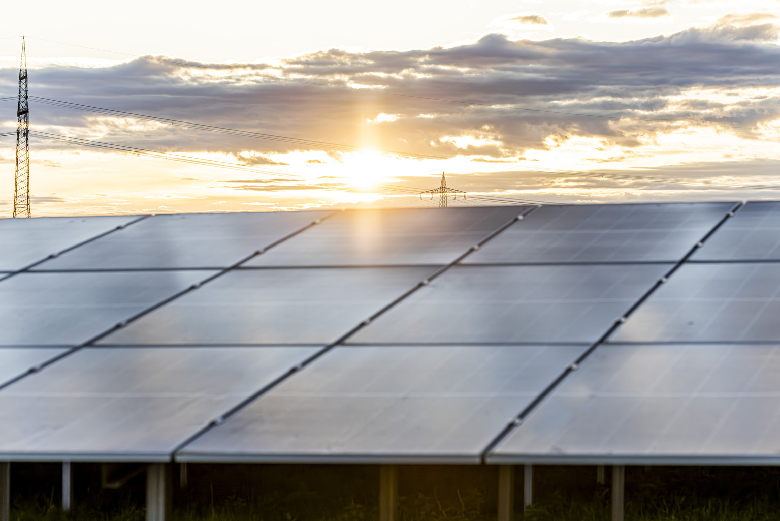 seekingalpha.com - Ritabrata Das - Sunrun: The Market Is Mispricing America's Largest Distributed Power Plant (NASDAQ:RUN)