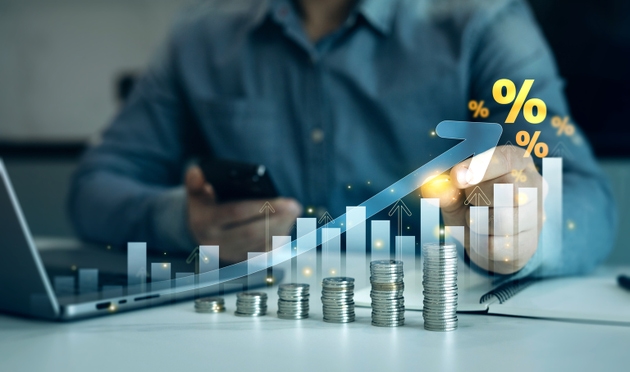 Man calculating income and return in percent.Percentage interest rates continue to increase, stocks and mutual funds, compensation fund, investment,retirement and dividend tax graph.