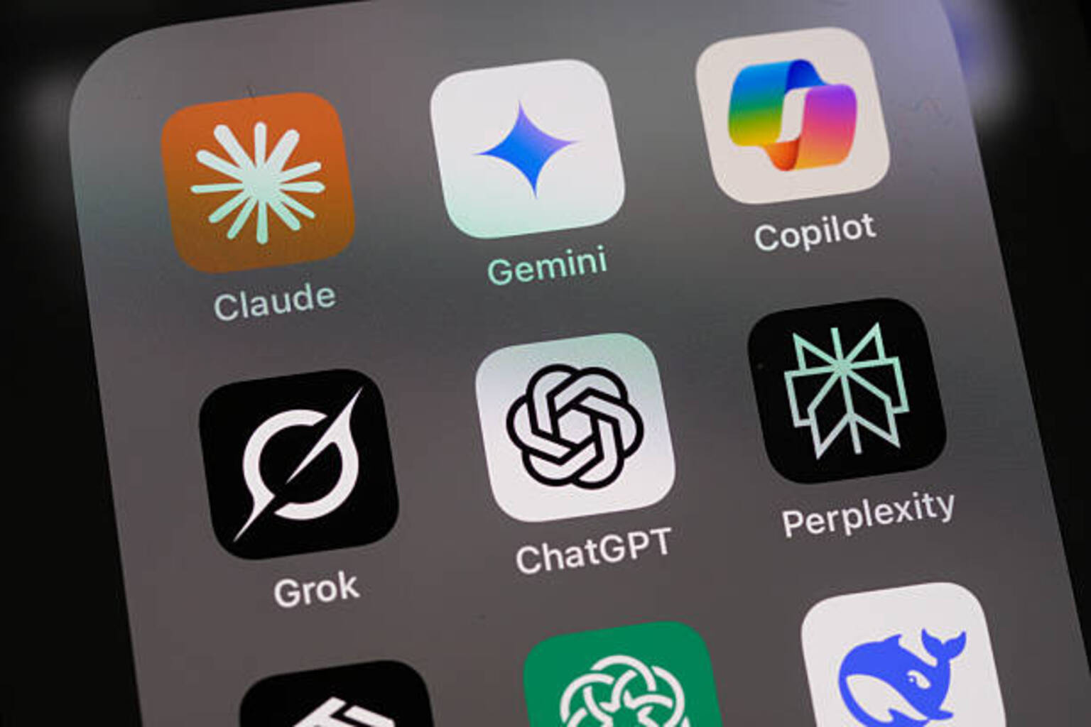 seekingalpha.com - Brandon Evans - Data leak reveals Anthropic's latest secret model, Claude Mythos: report