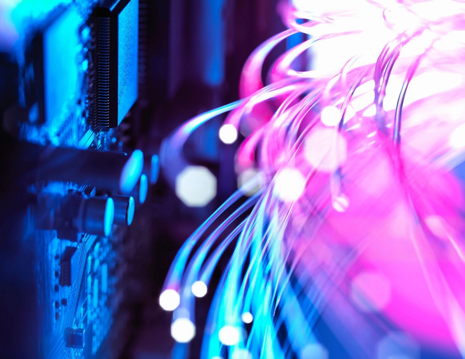 seekingalpha.com - Market Edge Researcher - Corning Stock: The AI Opportunity Is Huge, But So Is The Valuation (NYSE:GLW)