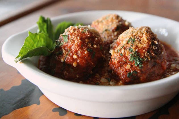 Meatballs in Tomato Sauce with Basil