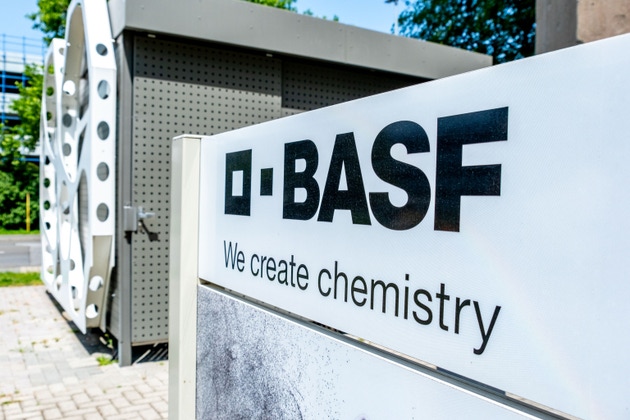 BASF SE Chemiekonzern, chemical storage tank, Badische Anilin- und Sodafabrik company, European industrial facility, corporate campus, German manufacturer, Ludwigshafen, Germany