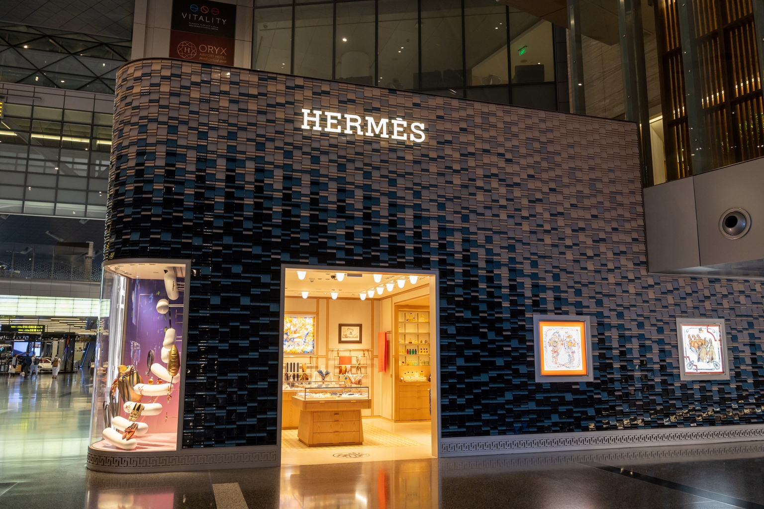 HermèS: 3 Reasons To Buy Despite Challenging Luxury Market (OTCMKTS:HESAY)