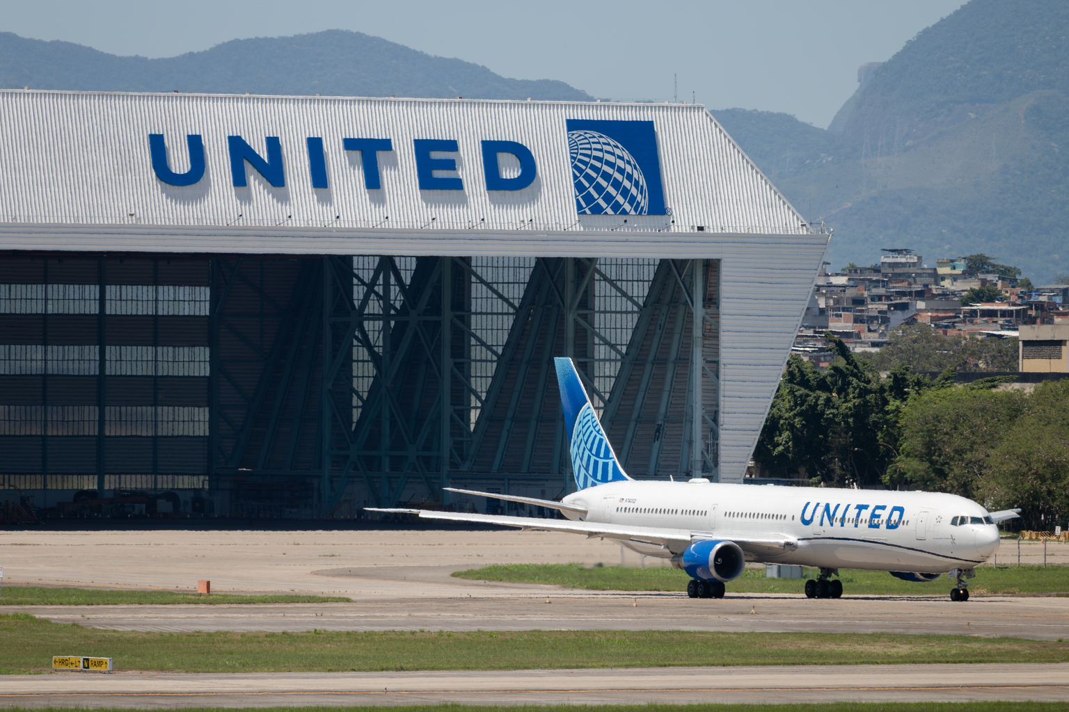 seekingalpha.com - Motti Sapir - United Airlines Is Delivering Despite Higher Fuel Costs (NASDAQ:UAL)