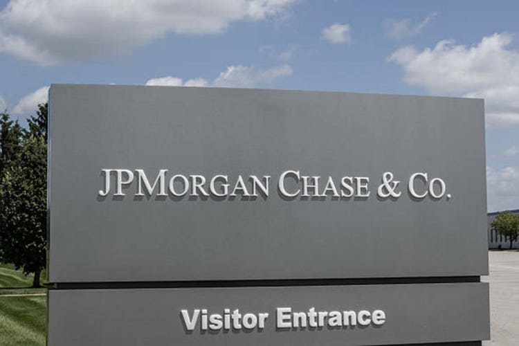 JPMorganChase lifts 2025 NII, expense guidance; Q3 earnings beat on strong activity (JPM:NYSE)