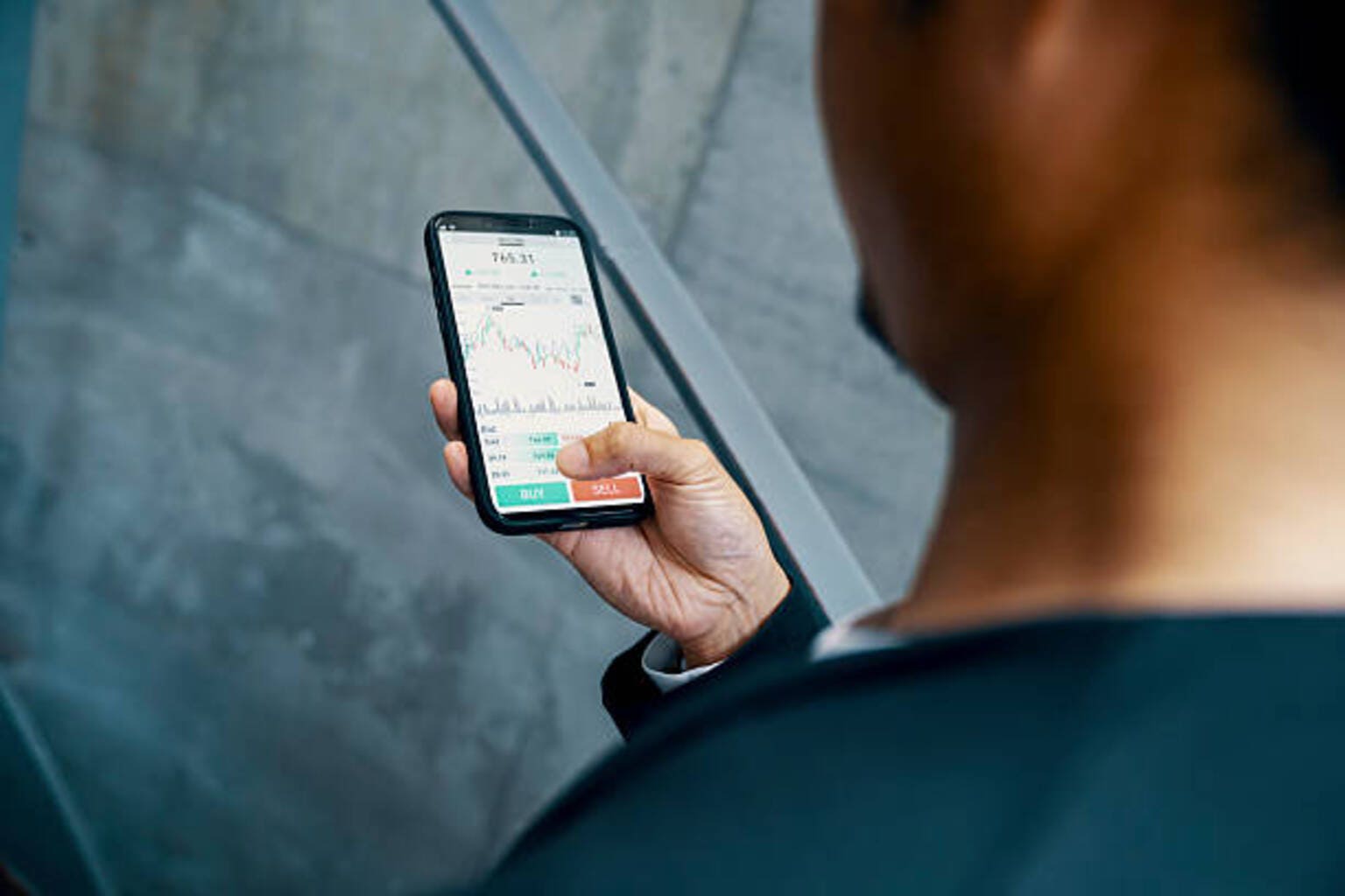 SA analyst upgrades/downgrades: PLTR, RIVN, GILD, INTC | Seeking Alpha