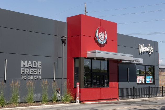 Restaurante de fast food Wendy"s. Wendys é famosa por sua sobremesa láctea gelada e hambúrgueres quadrados.
