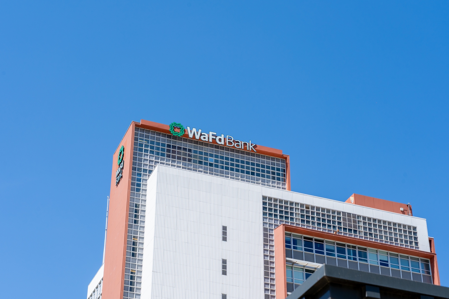WaFd: Regional Bank Preferred Share Offering 7.5% Dividend Yield (NASDAQ:WAFD)