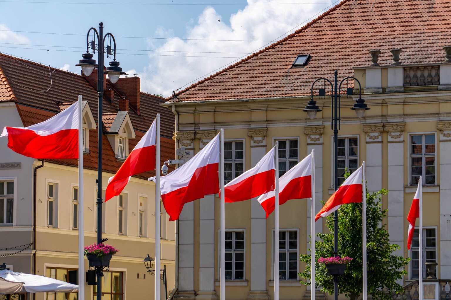 EPOL: Buy Based On Strong Polish Momentum, Better Yield, And Lower Expense Ratio