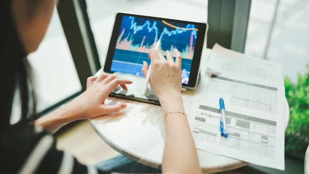 Data investing apply fintech Ai data analytic finance consultant using digital platform analysis investment diversifying global digital asset allocation in financial market and stock