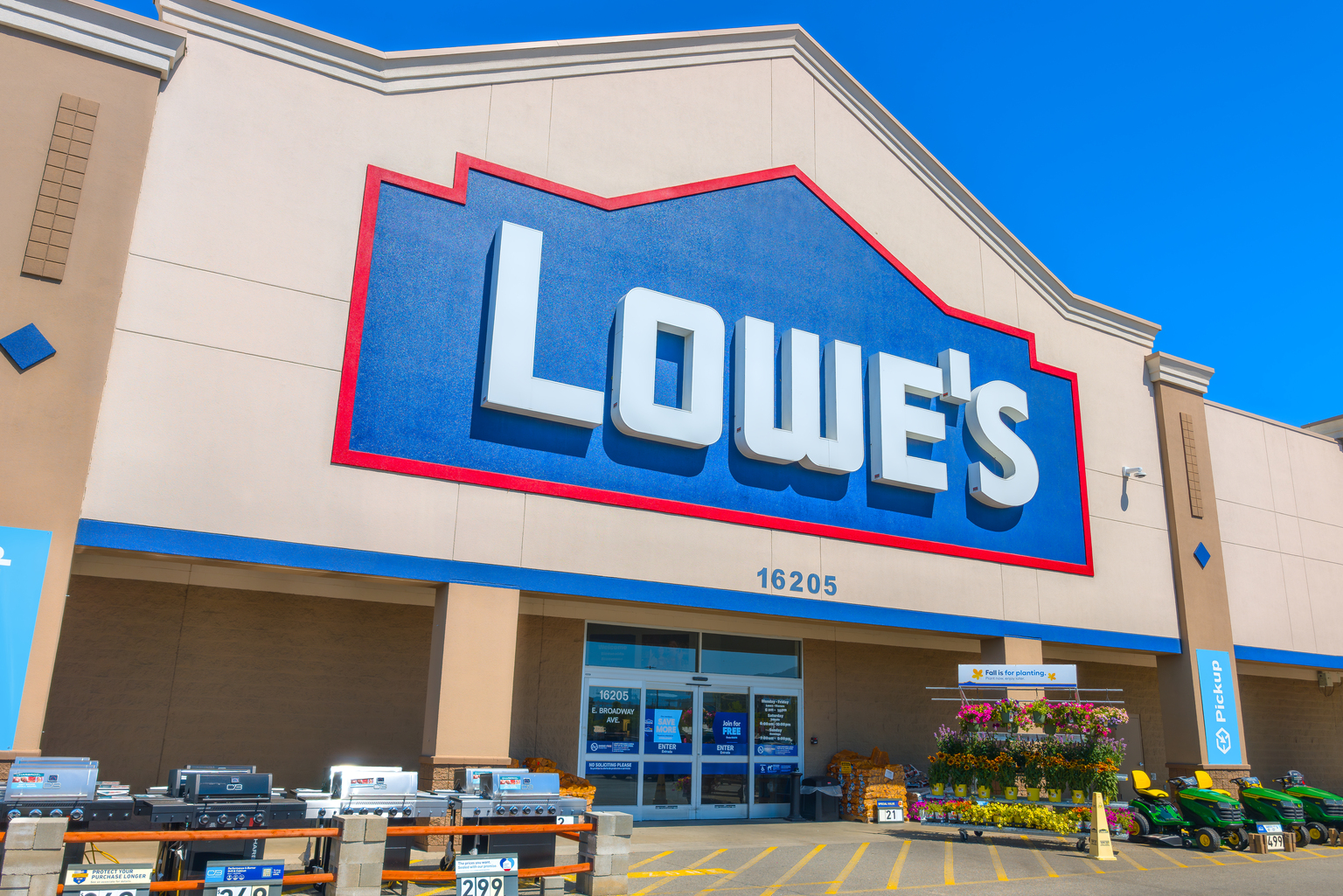 seekingalpha.com - Daniel Jones - Lowe's Stock: The Market Is Underestimating This High-Quality Retailer (NYSE:LOW)