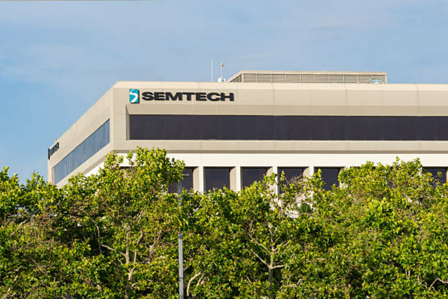 seekingalpha.com - Foundry Research - Semtech Stock: The Market May Have Misread Its Growth Slowdown (NASDAQ:SMTC)