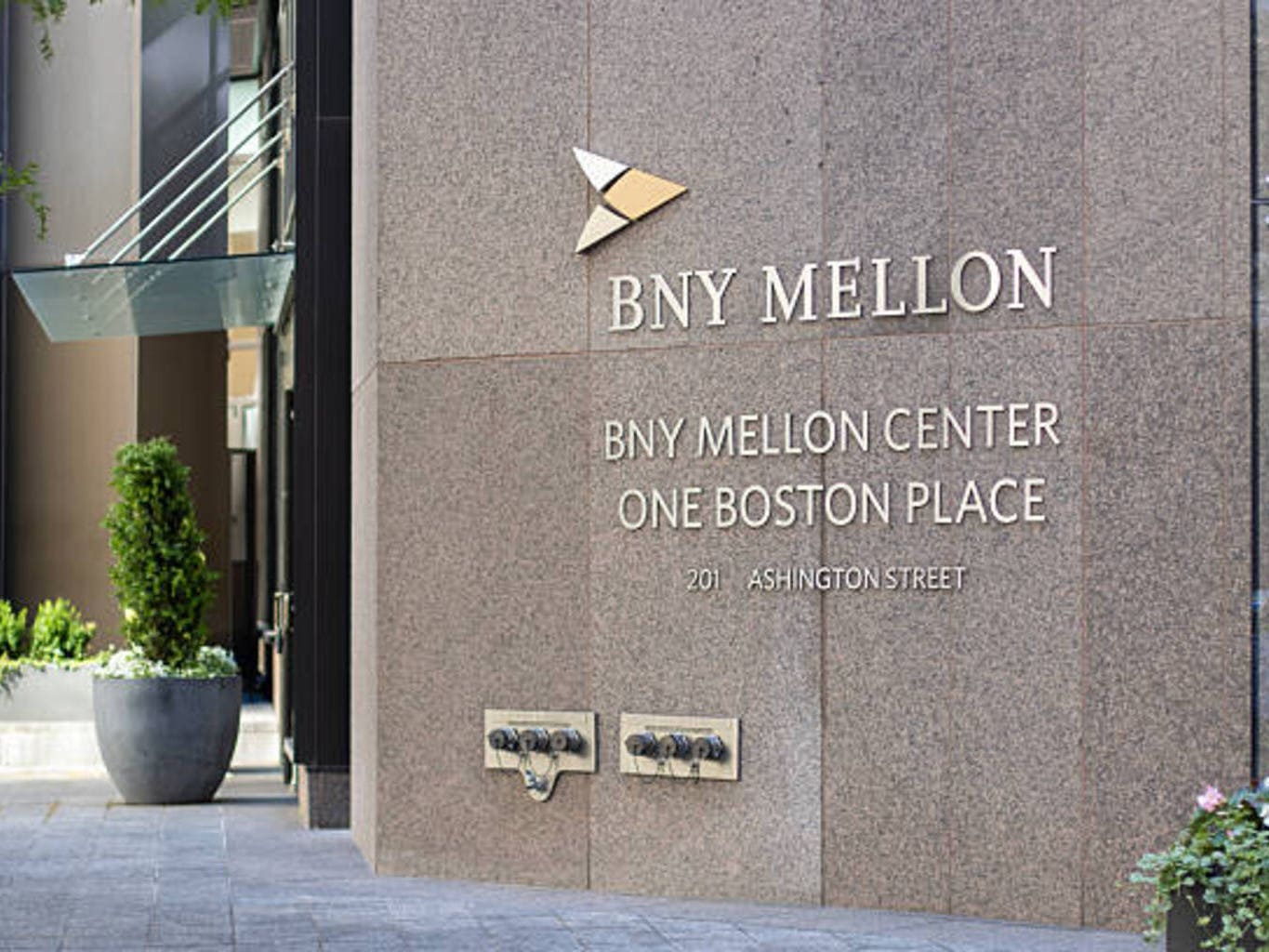 Senator wants answers from BNY on $378M of Epstein transfers (BK:NYSE) |  Seeking Alpha