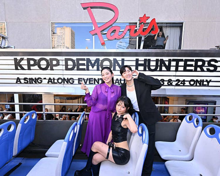 KPOP DEMON HUNTERS A SING-ALONG EVENT FAN SURPRISE!