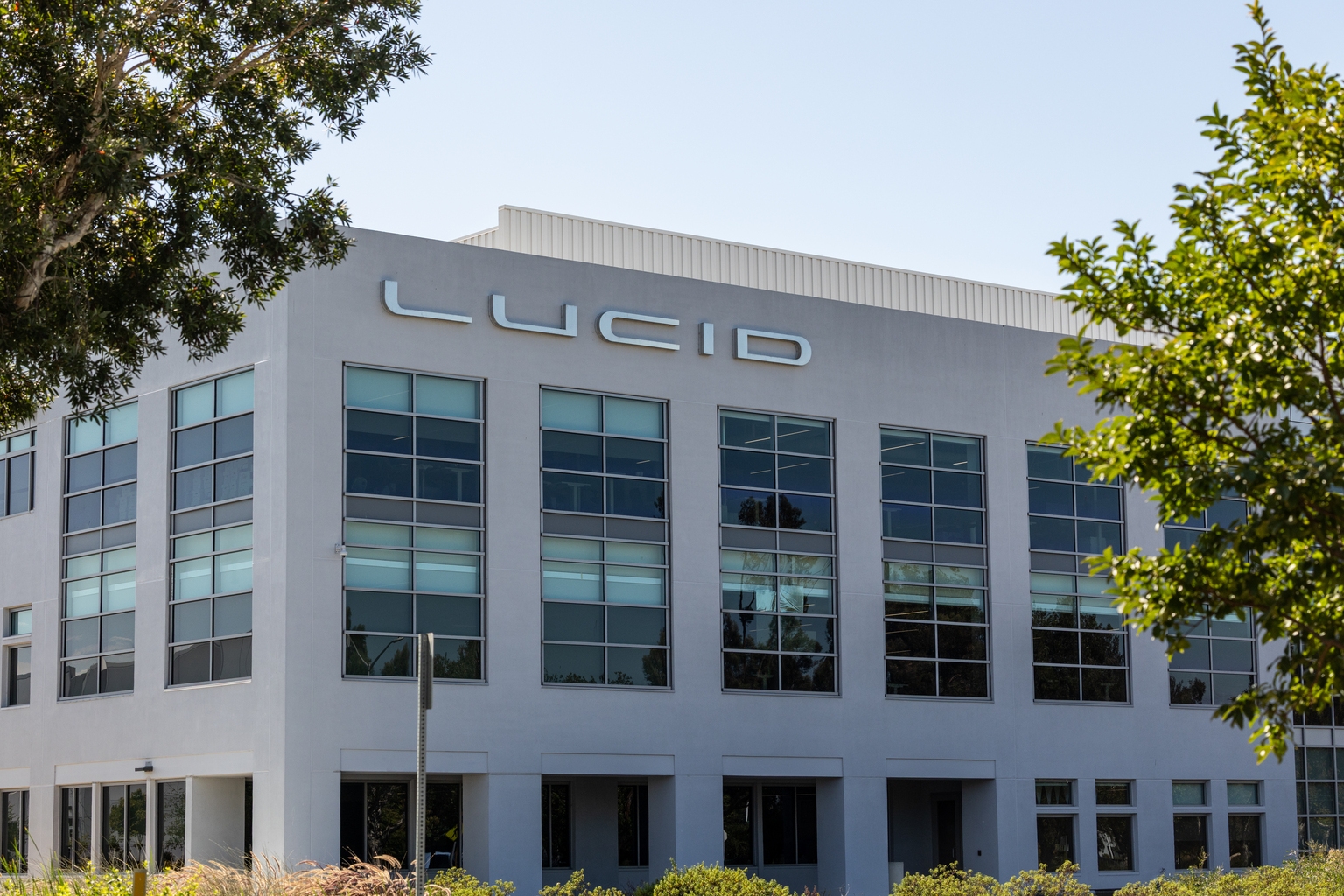 Lucid Drops Despite Denying Bankruptcy Rumors