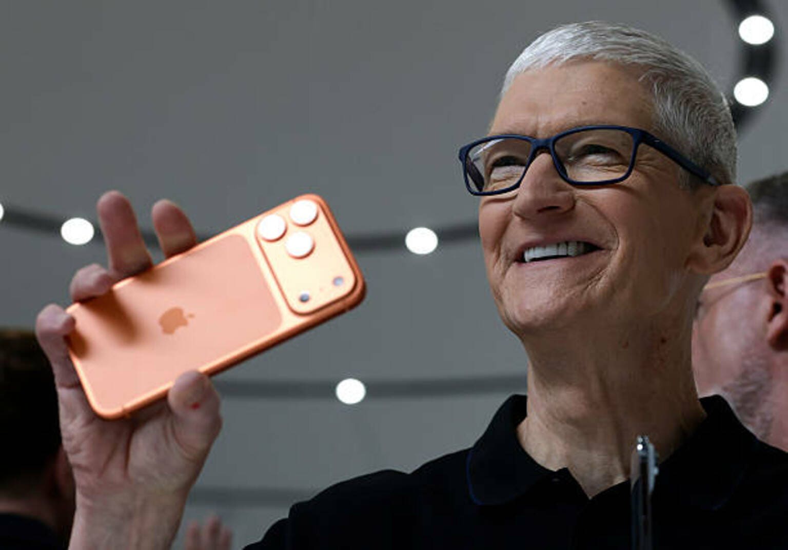 Apple Is Paying The Price For Its Capital-Return Obsession (NASDAQ:AAPL ...