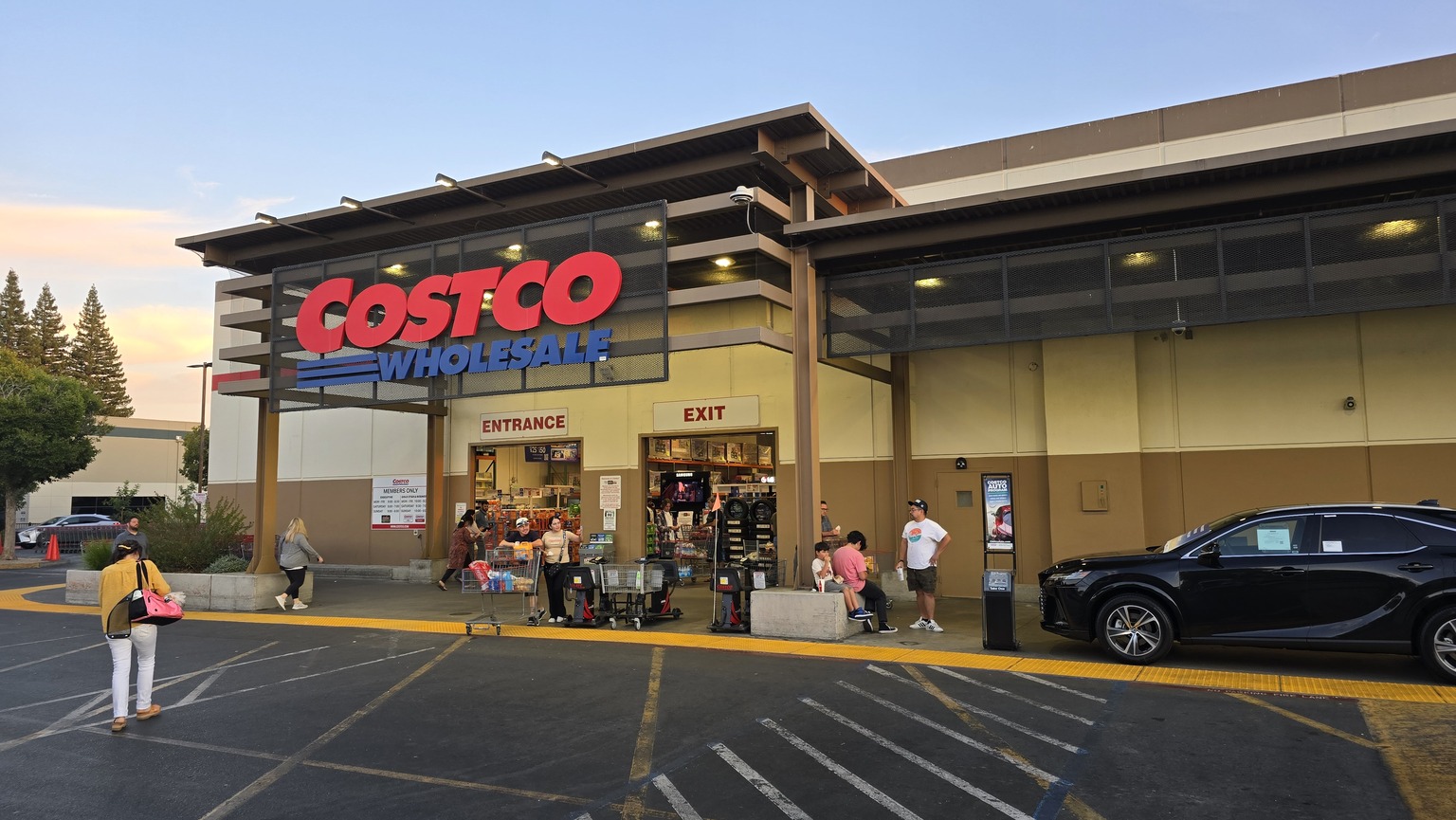seekingalpha.com - Khaveen Investments - Costco: Supermarket Giant With Stable Profits (NASDAQ:COST)