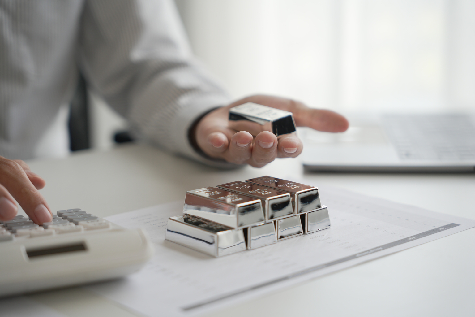 seekingalpha.com - Mike Zaccardi - SLVP: Silver Blow-Off Top Risk Is Real, Downgrading To 'Hold' (BATS:SLVP)