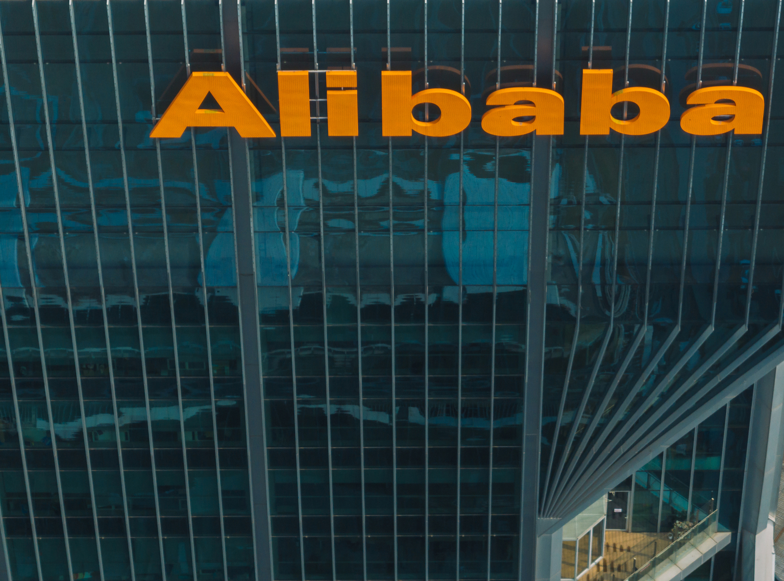 Alibaba מתחזקת: מהפכת AI לצד התאוששות צרכנית בסין