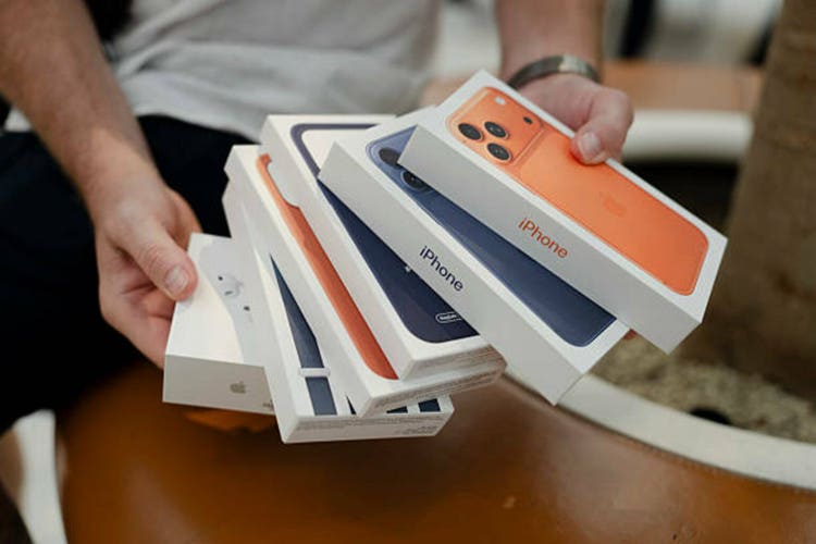 Indicators show consumer appetite for Apple’s iPhone 17 stronger than expected; JP Morgan raises targets