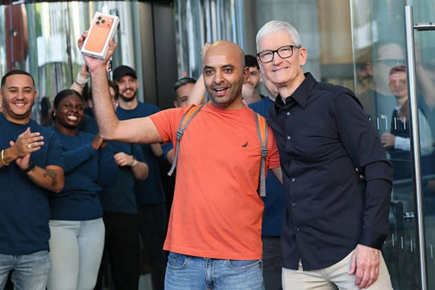 Apple prepares biggest iPhone overhaul in its history, Bloomberg reports