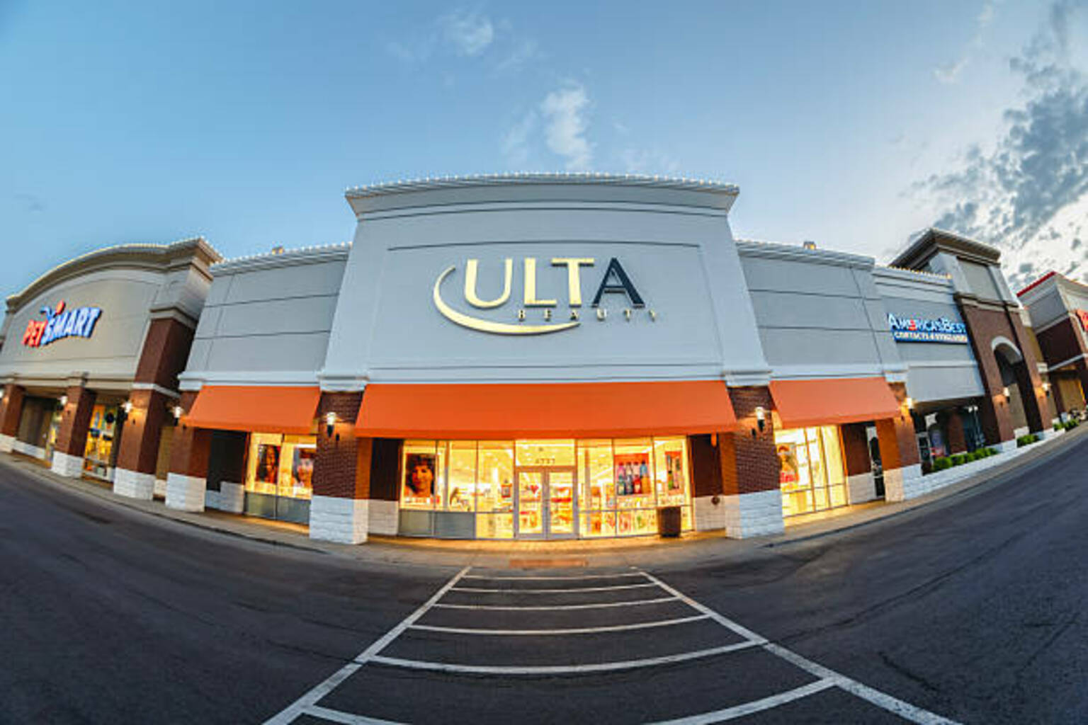 seekingalpha.com - Gary Alexander - Ulta Beauty Stock: Market Share Gains At A Terrific P/E Ratio (NASDAQ:ULTA)