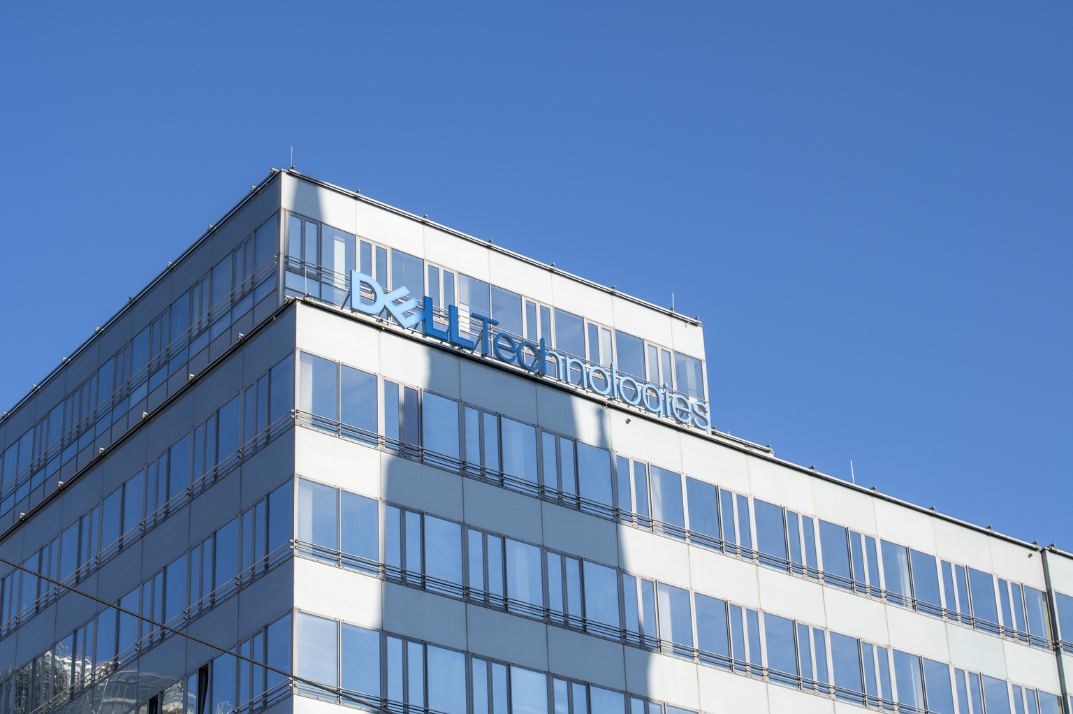 seekingalpha.com - Analysis Fundamental - Dell's AI Moment: Why Inference And CPUs (Not GPUs), Is Driving Next Growth Cycle (DELL)