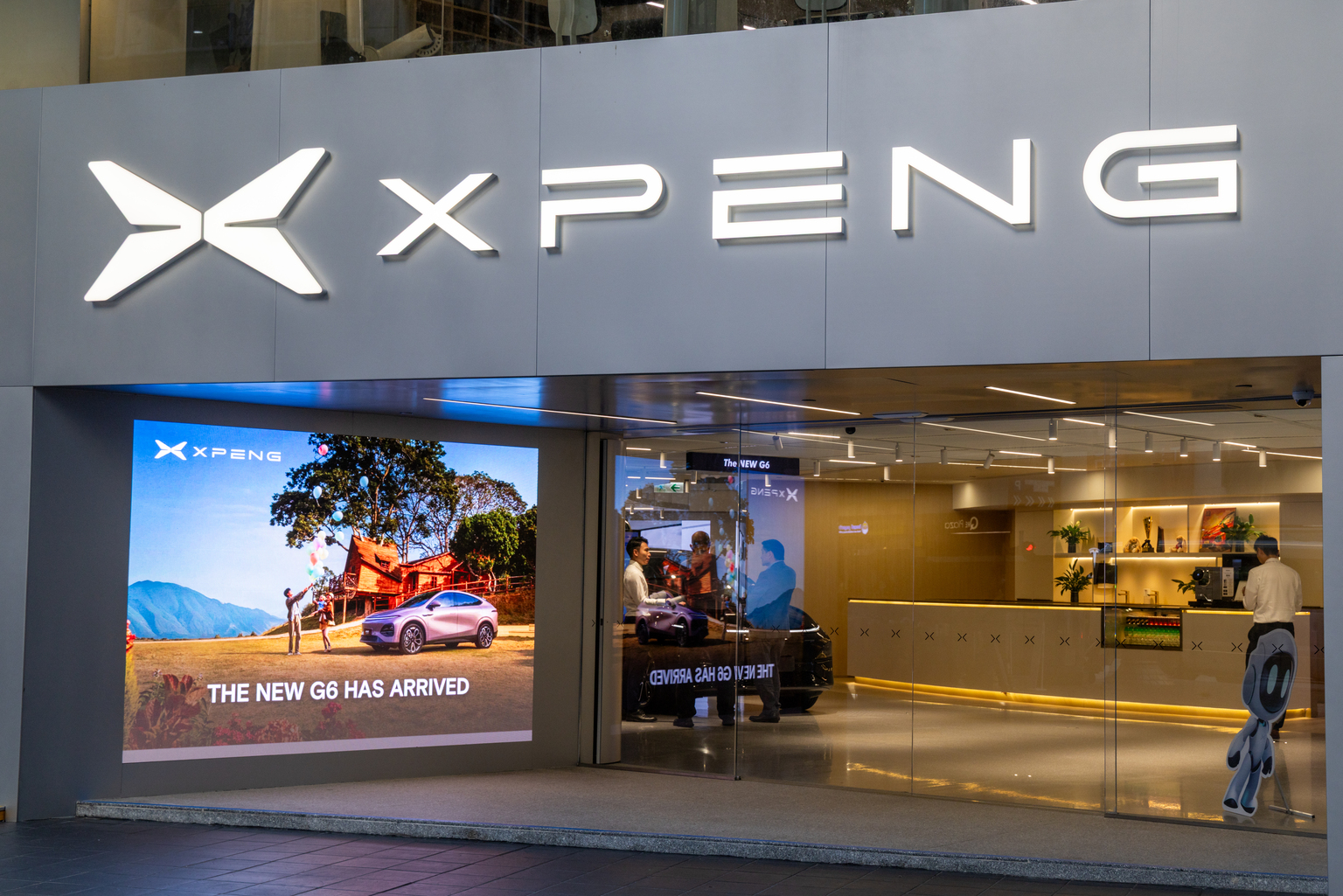 seekingalpha.com - Sara Sethiya - Xpeng stock is falling with a silent growth catalyst: Sales pain vs. AI-robotics