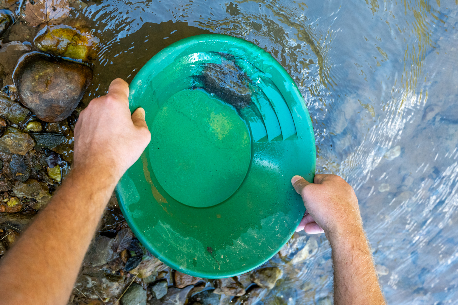 seekingalpha.com - Mike Zaccardi - Newmont Mining Stock: $5100 Gold, 14x P/E - Raising My Price Target (NYSE:NEM)