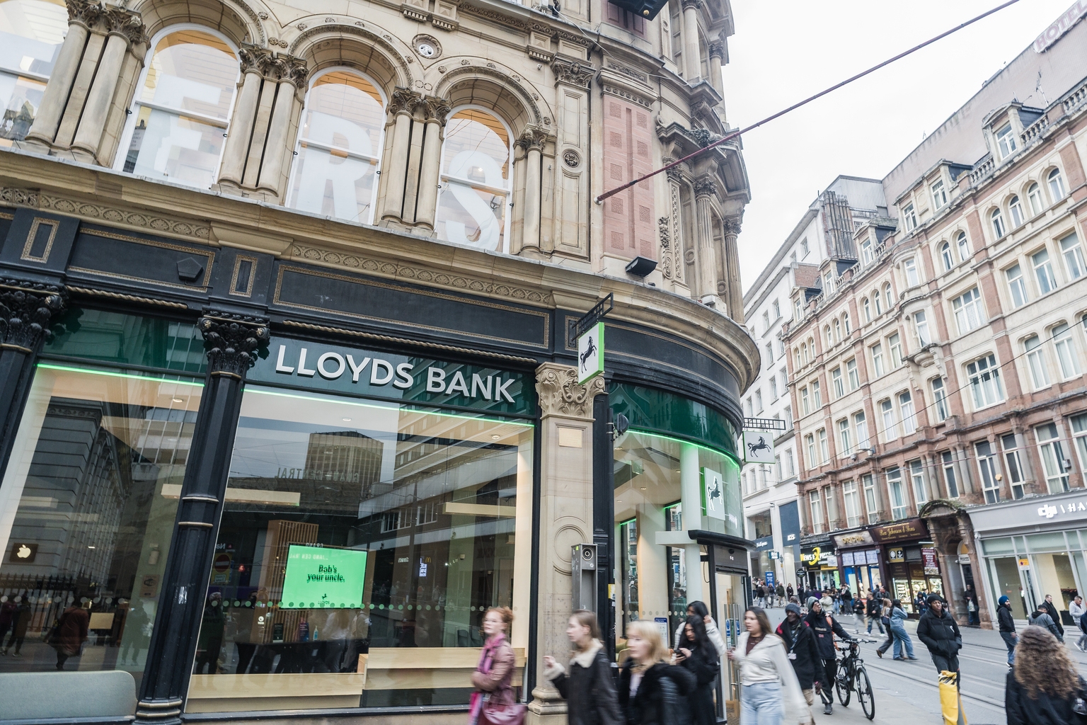Lloyds Profit Climbs 42 Percent as Remediation Costs Fade