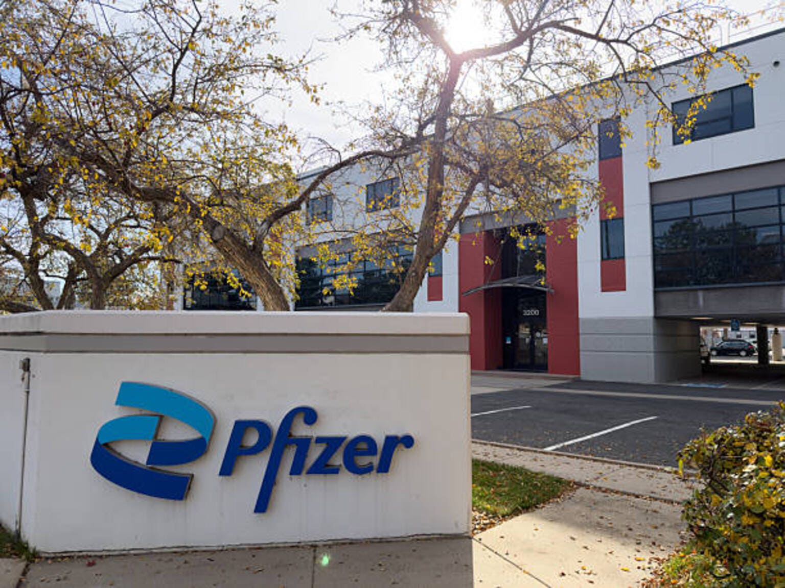 Pfizer: A Conservative Valuation Leaves Room For A Post-LOE Re-Rating