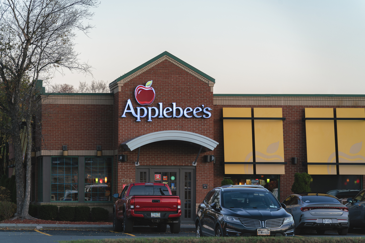 seekingalpha.com - Pedro Goulart - Dine Brands Stock: The Dual-Branded Catalyst Is Real, But Timing Now Matters (NYSE:DIN)