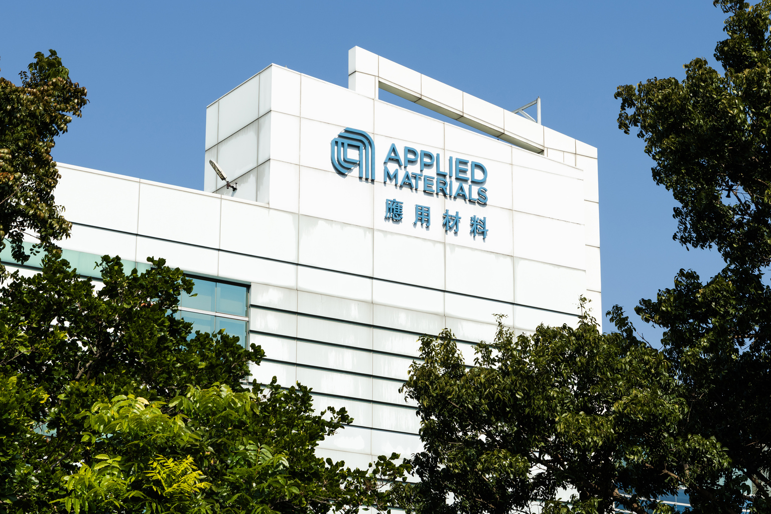 seekingalpha.com - Khaveen Investments - Applied Materials Stock: Equipment Market Surge Priced Into Stock Price (NASDAQ:AMAT)