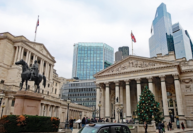 Statue of Duke of Wellington in front of Bank of England, London