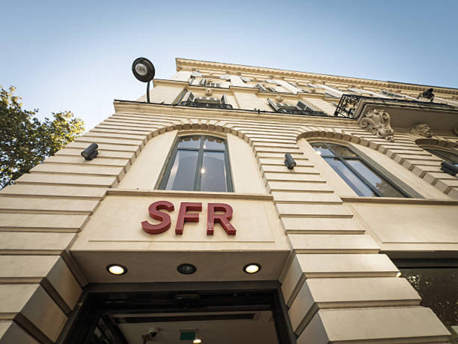 seekingalpha.com - Rob Williams - French telecom rivals strike $23.5B deal to acquire SFR from Altice